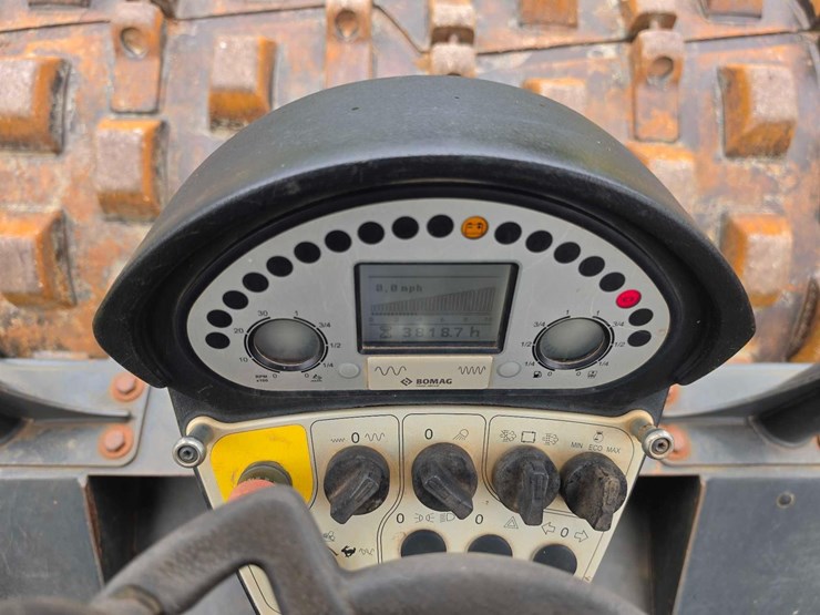 2018-bomag-bw211d-5-image-14
