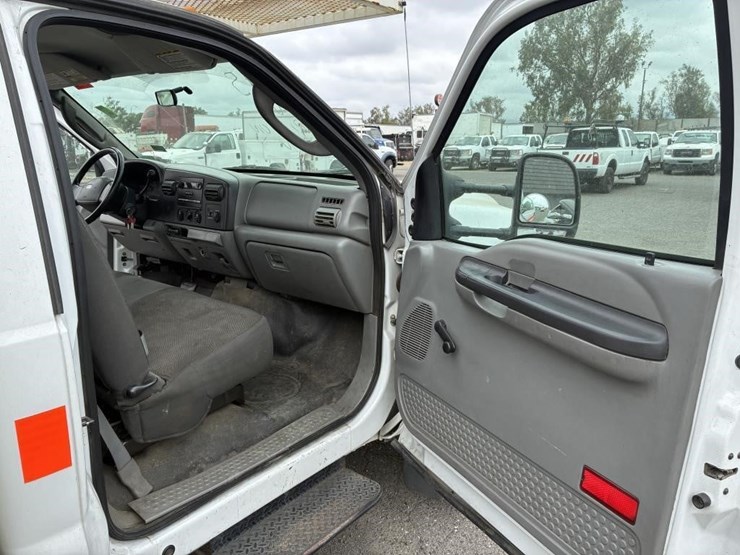 2005-ford-f450-image-12