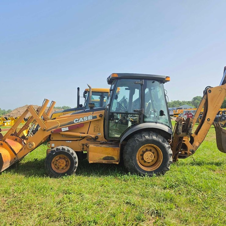 2021 CASE 580M