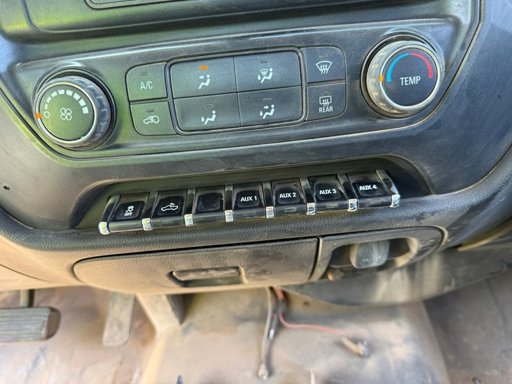 2019-chevrolet-2500hd-image-56