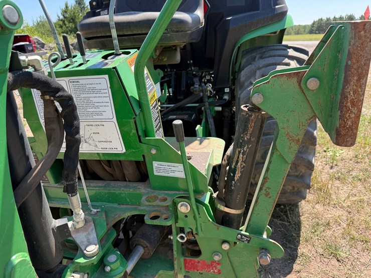 john-deere-3032e-image-33
