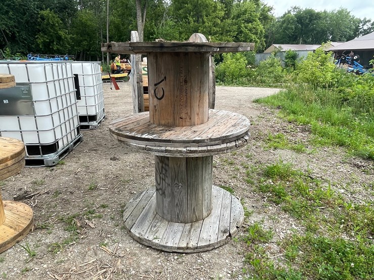 #8326-•-(2)-wooden-spools-image-3