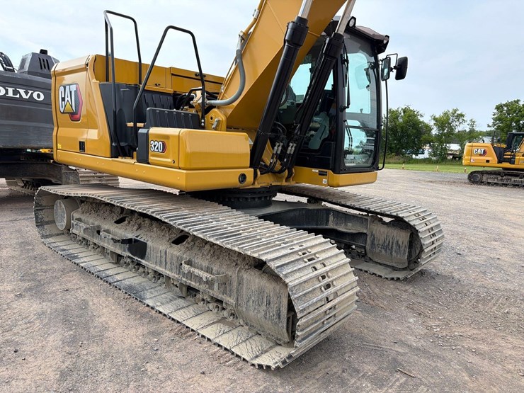 caterpillar-320-image-5