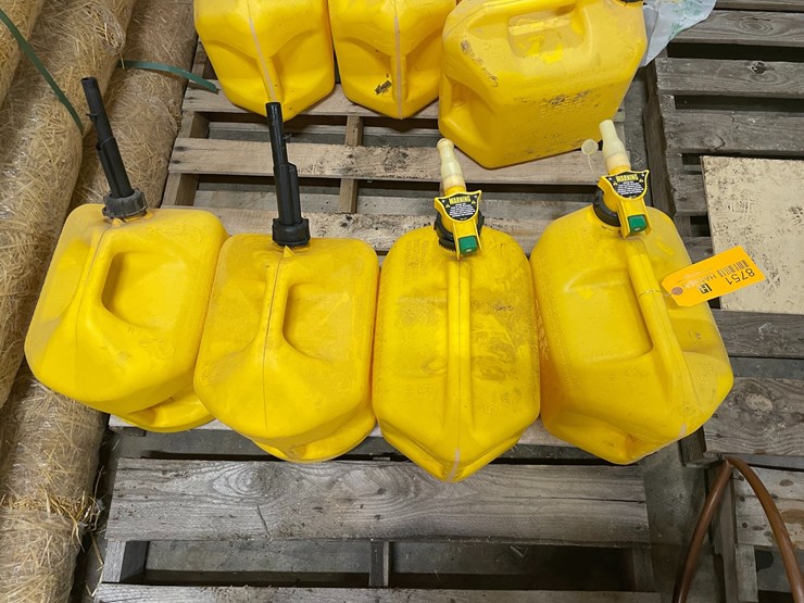 #8751-•-(4)-5-gallon-diesel-cans-image-4