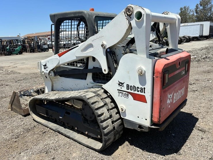 2016-bobcat-t740-image-4