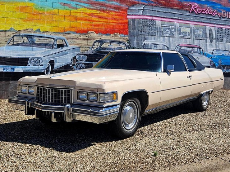 1976-cadillac-coupe-deville-image-1