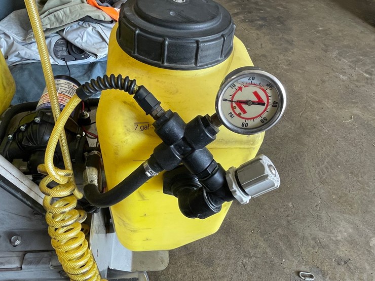 #4857-•-2018-z-spray-fertilizer-spreader-image-11