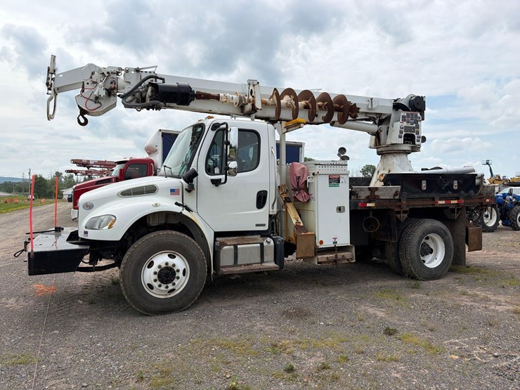 2012-freightliner-m2-digger-derrick truck-vn:hbl2046-awd,-image-1
