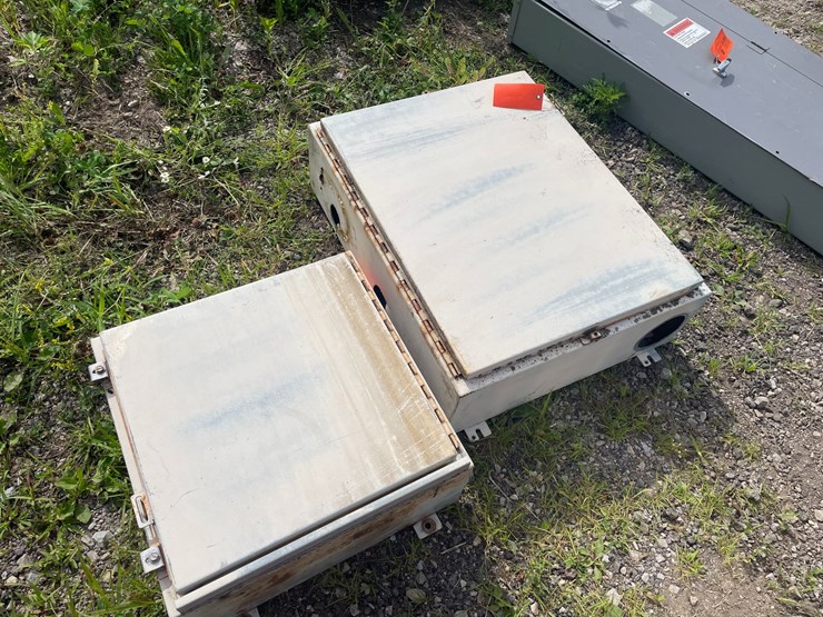 #8333-•-(2)-electrical-panels-image-1