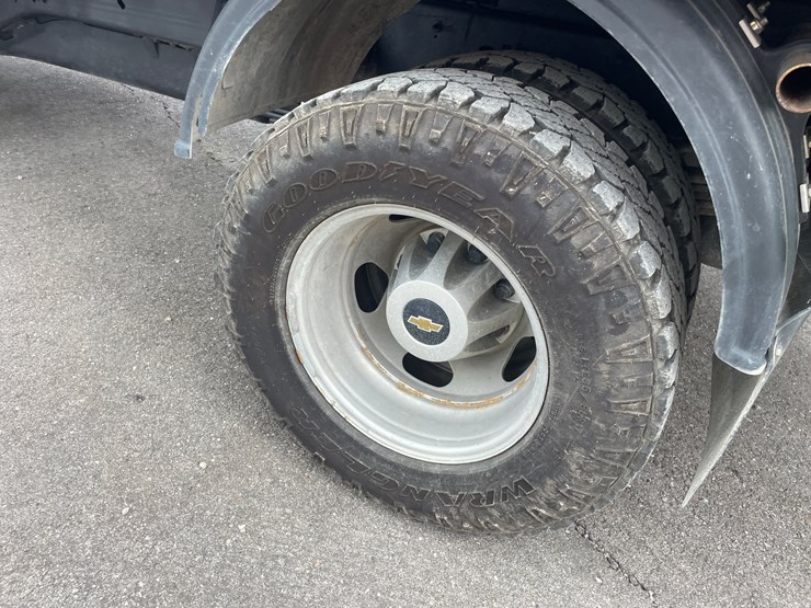 2021-chevrolet-3500-image-27
