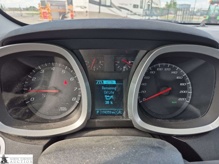 2015-chevrolet-equinox-image-14
