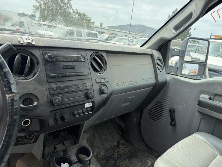 2012-ford-f550-xl-image-15