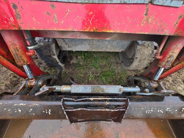 2008-takeuchi-tl8-image-18