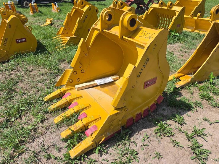 caterpillar-320-image-1