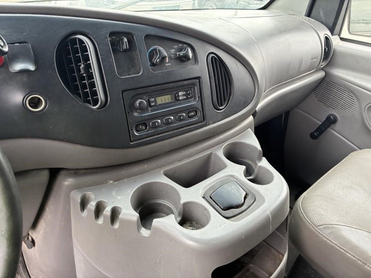 2001-ford-e250-image-21