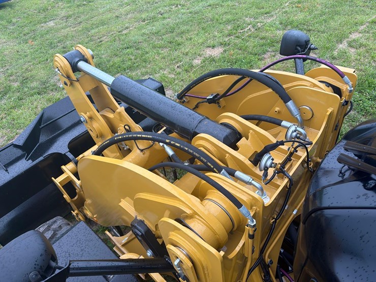 2025-caterpillar-926-image-22