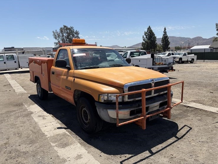 2001-dodge-2500-image-2