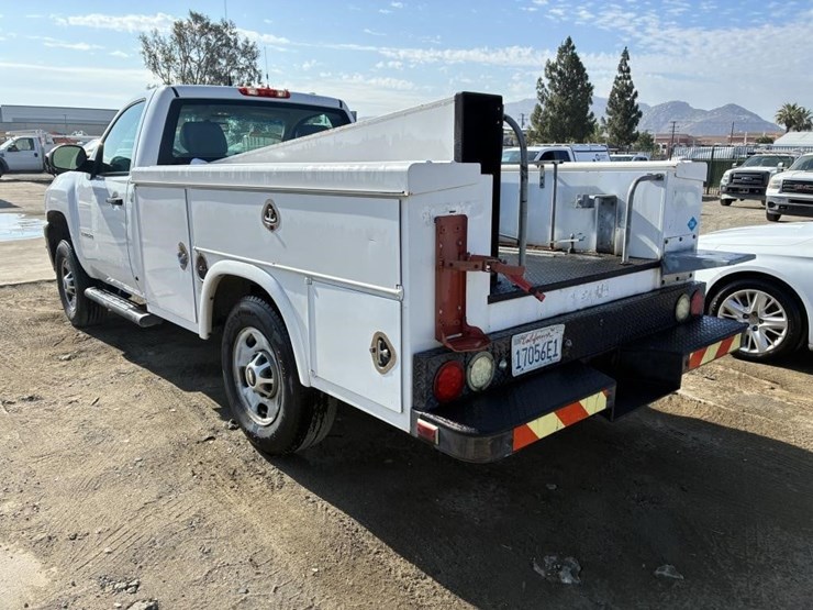 2011-chevrolet-silverado-2500-image-4