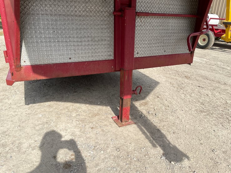 #8310-•-1997-gooseneck-cattle-hauler-trailer-(has-wi-title)-image-12