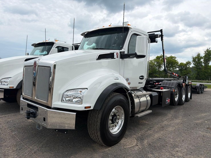 2025-kenworth-t880-image-2