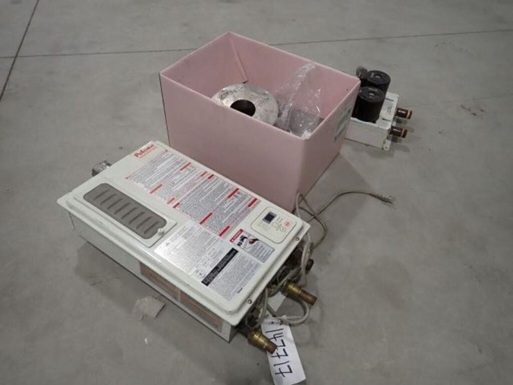 paloma-118,000-btu-natural-gas-tankless-hot-water-image-3