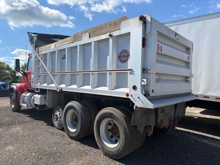 2017-peterbilt-567-image-5