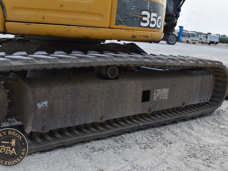 2020-deere-35g-image-37