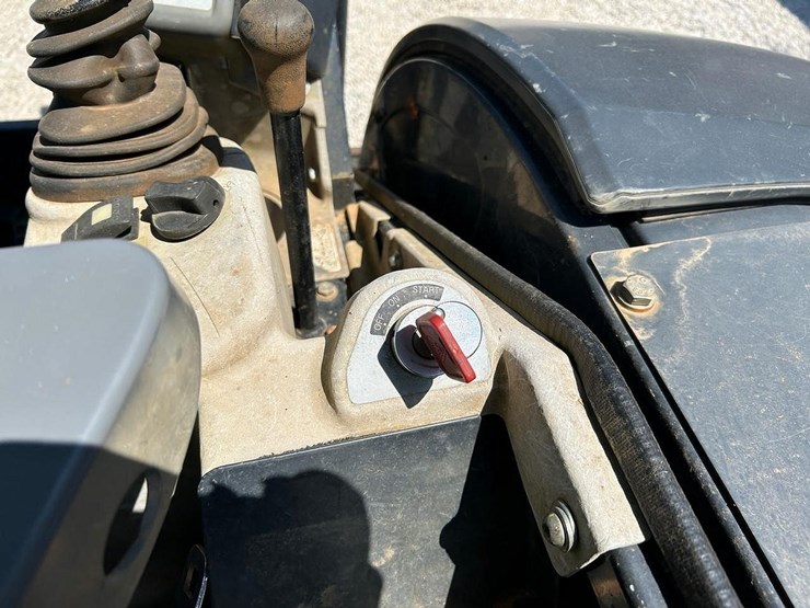 2016-deere-35g-image-23