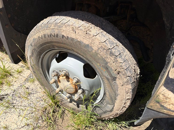 2016-chevrolet-3500-image-18