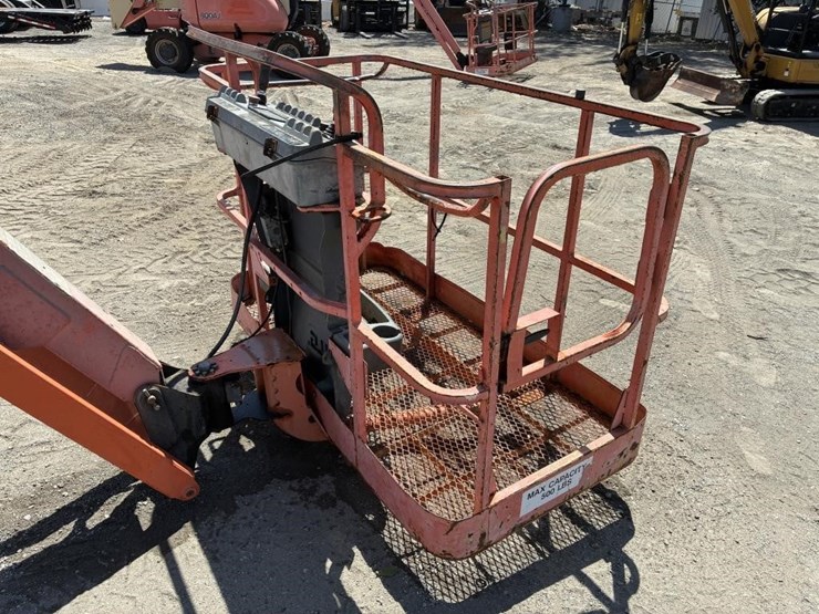 2002-jlg-600aj-image-7