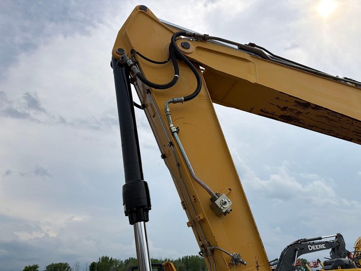 caterpillar-m318d-image-19