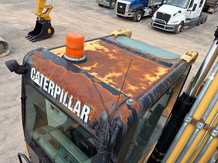 caterpillar-m318d-image-10