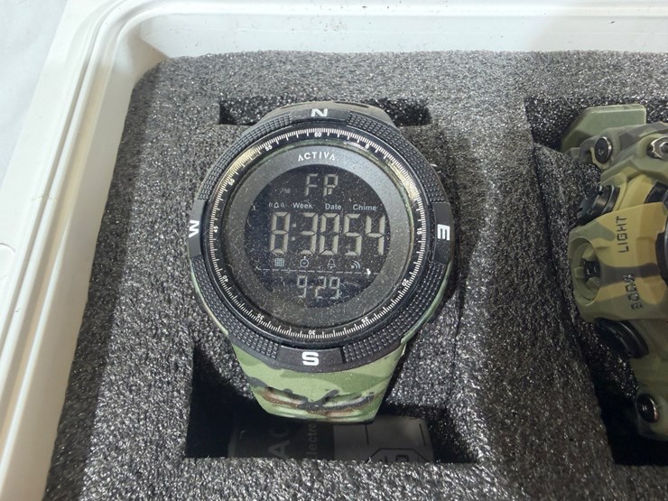 #84577-•-box-of-invicta-watches-image-8