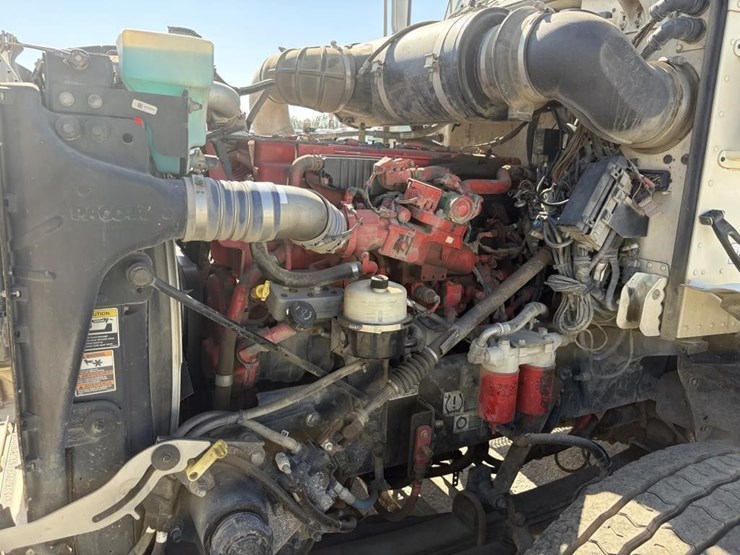 2015-peterbilt-365-image-10