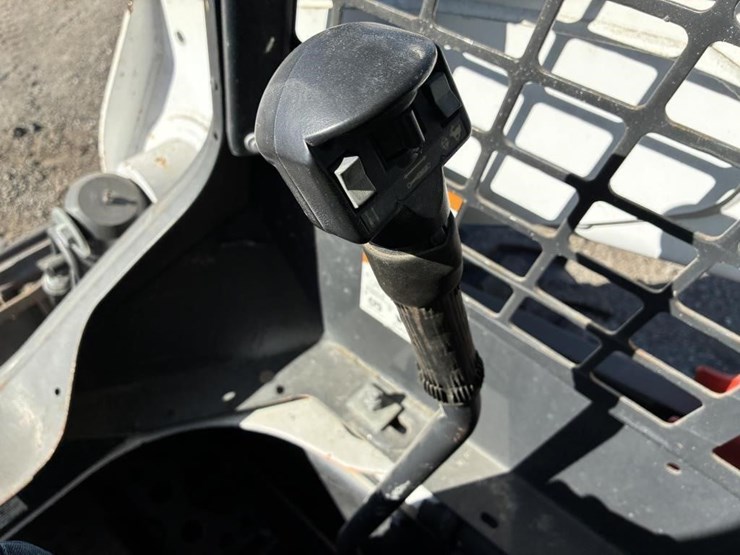 2021-bobcat-s740-image-24