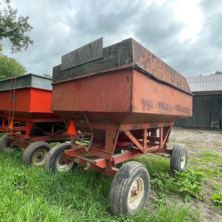 #8315 • Knowles G900 Feed Wagon Gravity Box