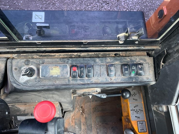 2022-jcb-1cxt-image-24