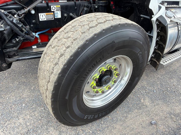 2025-kenworth-t880-image-14