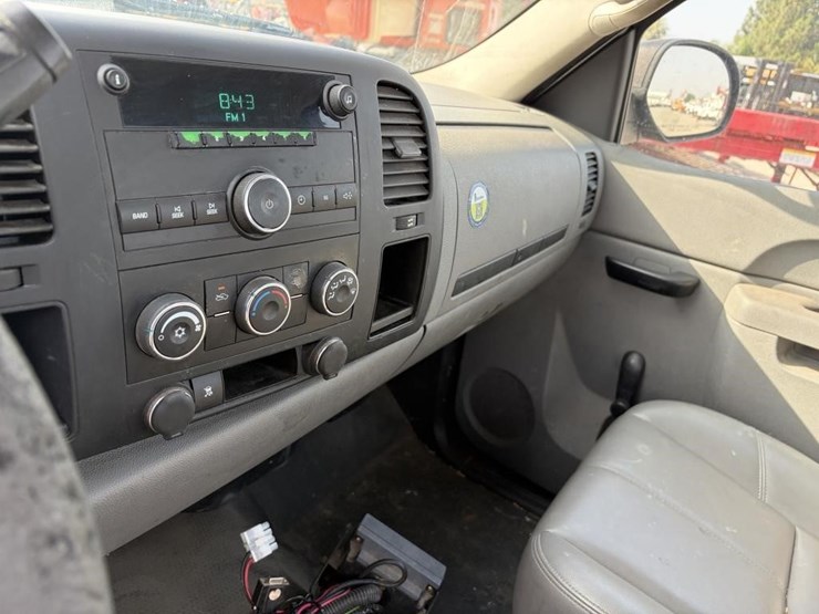 2011-chevrolet-silverado-2500-image-15