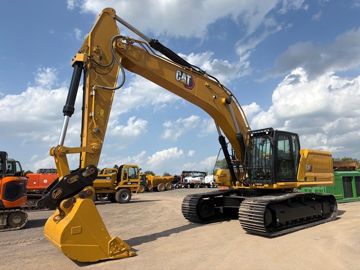 2023-caterpillar-340-image-3