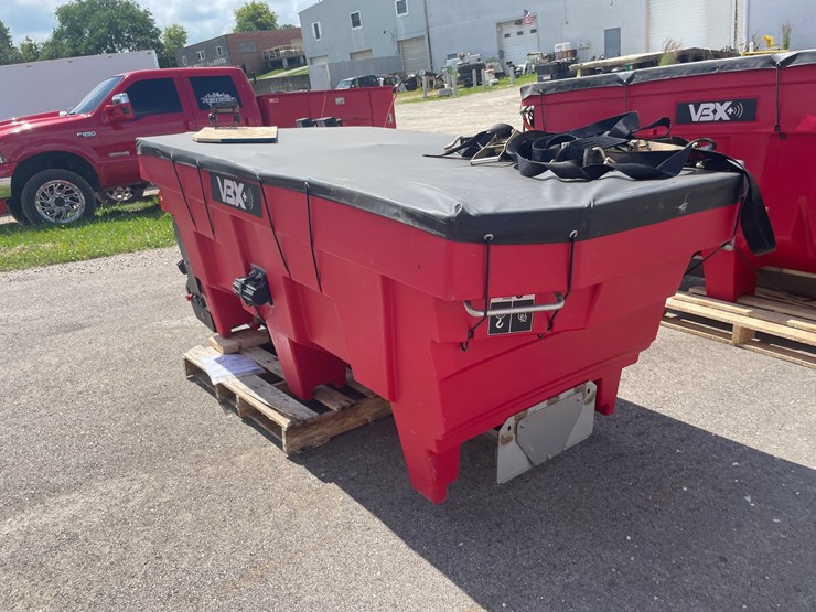 #4887-•-boss-vbx+-8000-poly-salt-spreader-image-5