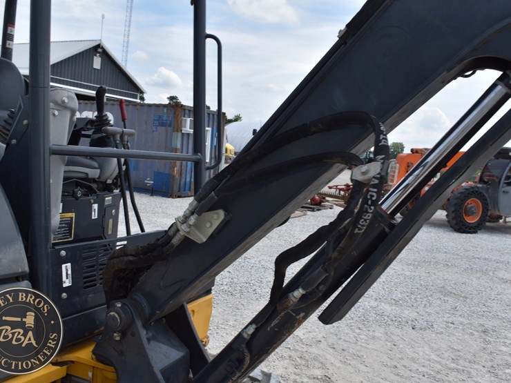 2020-deere-35g-image-27