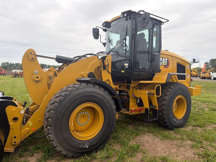 2025-caterpillar-926-image-2