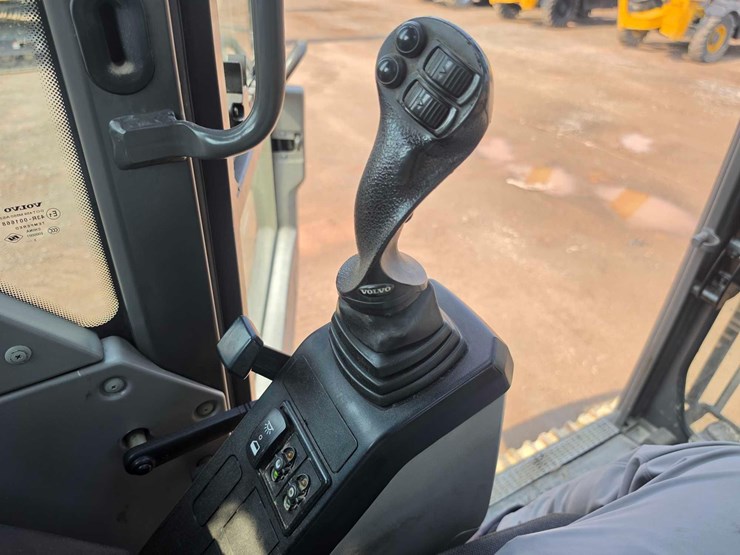 2022-volvo-ecr355el-image-31