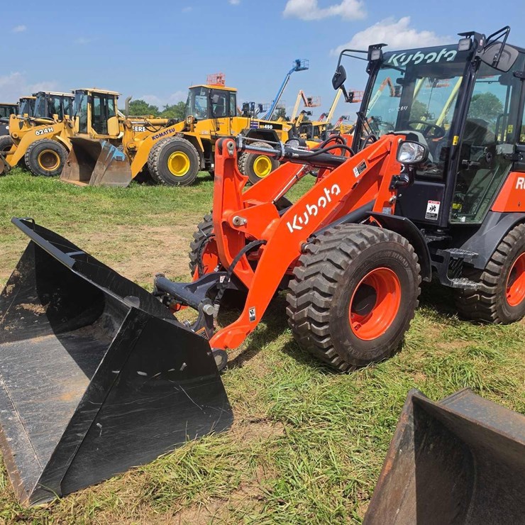 2026 KUBOTA R640