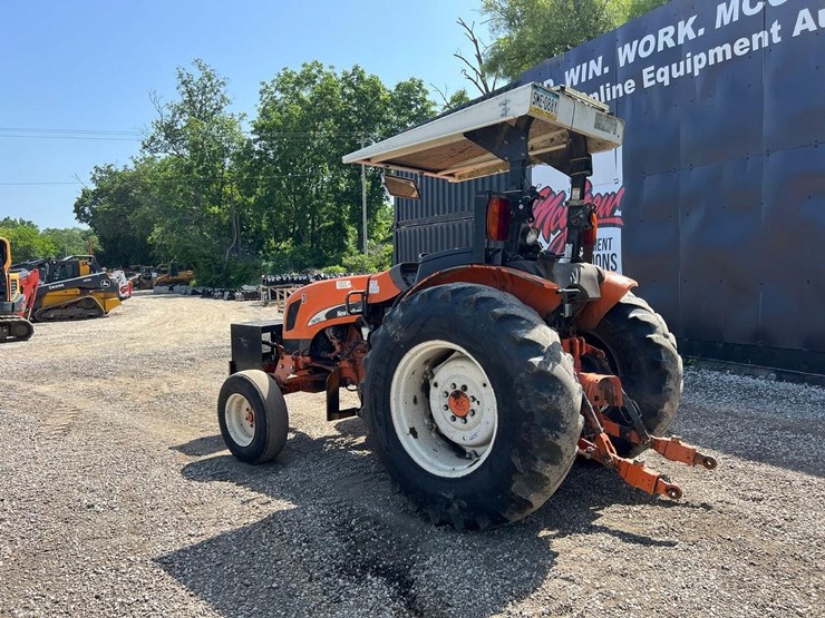 new-holland-tn70a-image-4