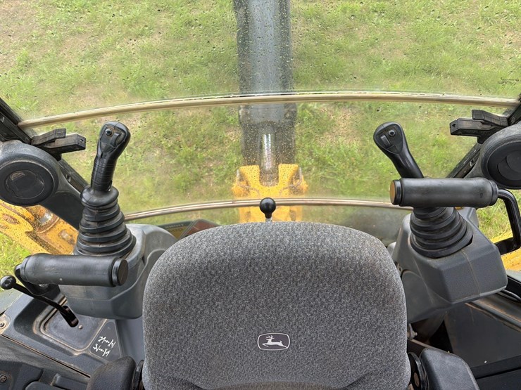 2021-john-deere-310-image-19