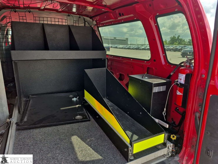 2012-ford-cargo-image-36