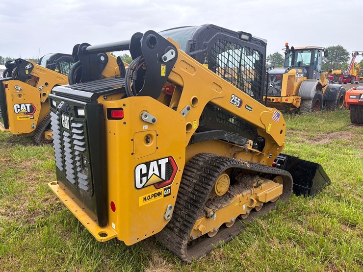 2026-caterpillar-255-image-5