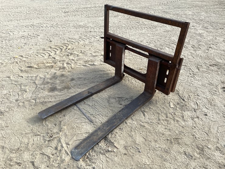 #3398-•-skid-steer-fork-attachment-image-1